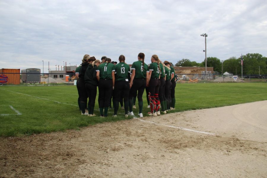 The+PHS+Varsity+softball+team+does+a+team+prayer+before+the+game.+
