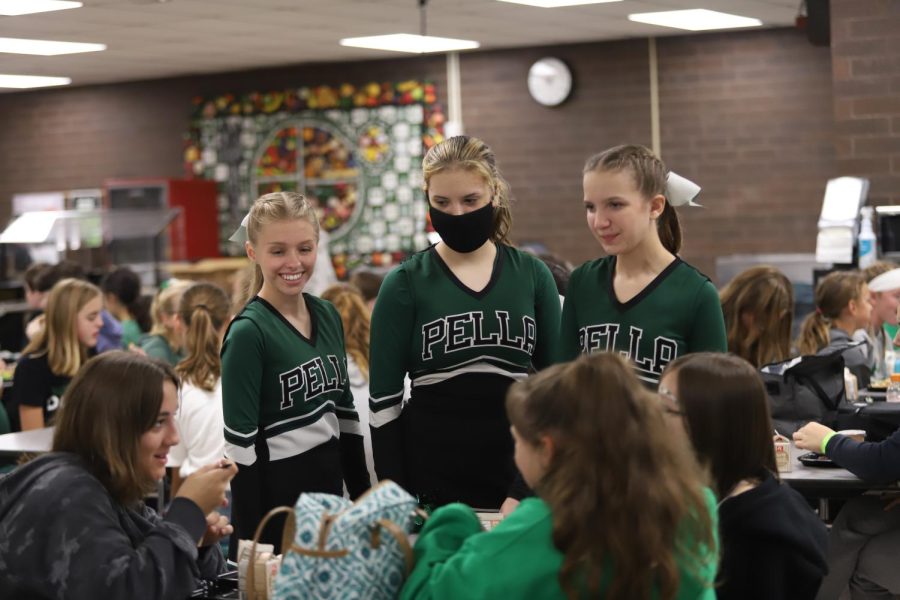Sophomores Hannah VanderMeiden, Melody Wright, and Makayla Bell talk to students at the middle school.