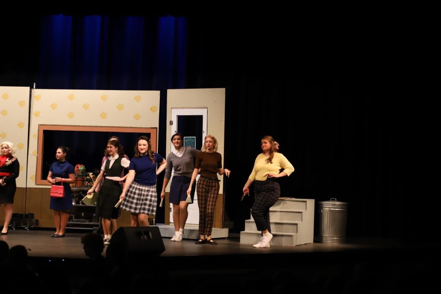 The Urchins Braelyn Ensor, Lucille Hopkins, Tatum Carlstone, Josephine McDonald, and Bethany Schreur all sing in Da-Doo.
